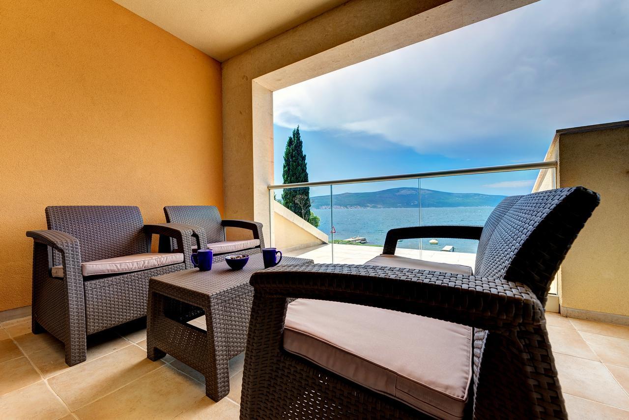 Apartments Villa Adriatic Tivat Ngoại thất bức ảnh